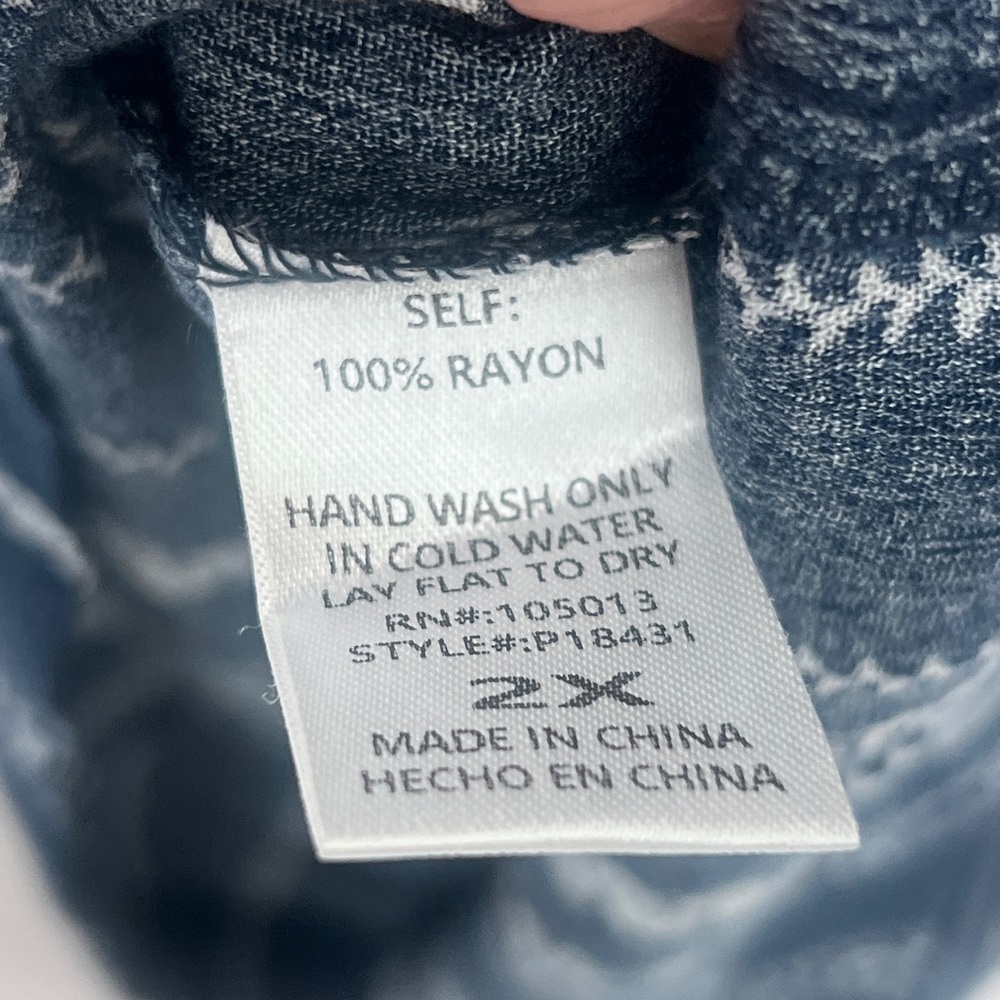 Savanna Jane Navy Rayon Top LIKE NEW 2X - Picture 4 of 6